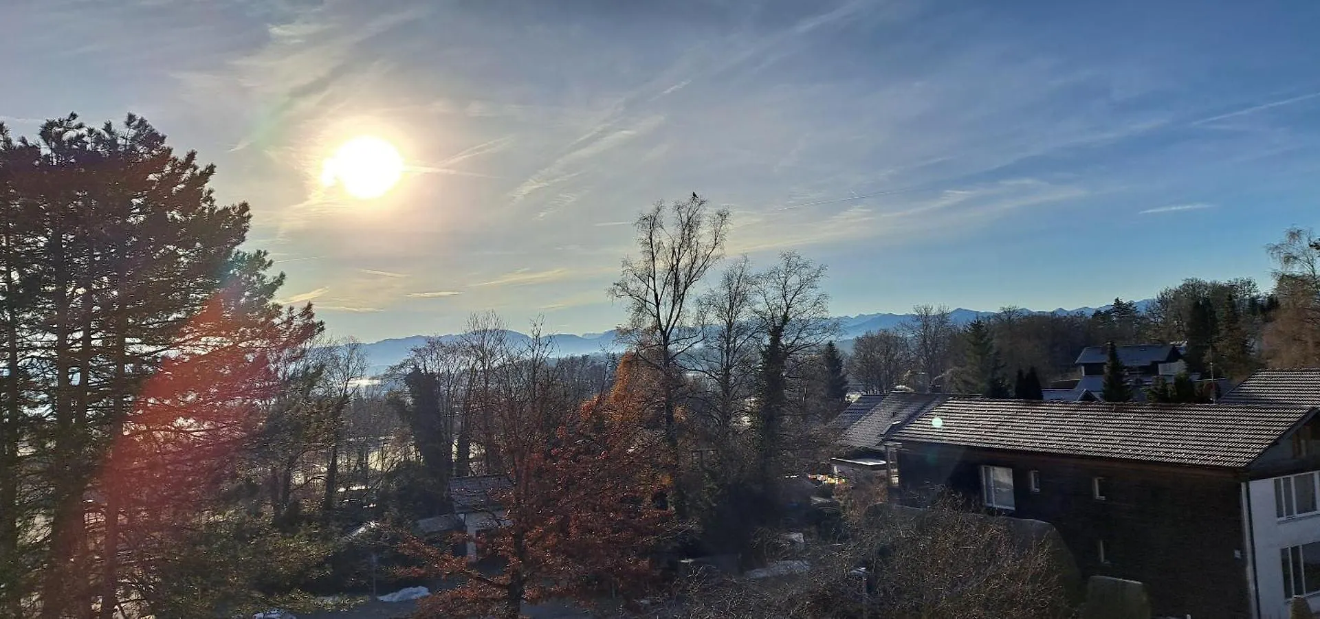Zimmer Mit Sonnenaufgang, Kuehlschrank, Ventilator Und Ruhiger Innenhof Obergeschoss Bei Koberstein Tutzing