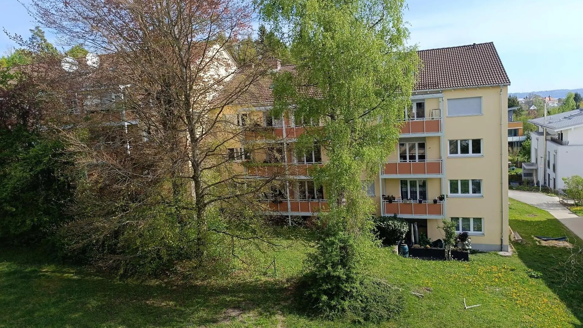 Zimmer Mit Sonnenaufgang, Kuehlschrank, Ventilator Und Ruhiger Innenhof Obergeschoss Bei Koberstein Privatunterkunft