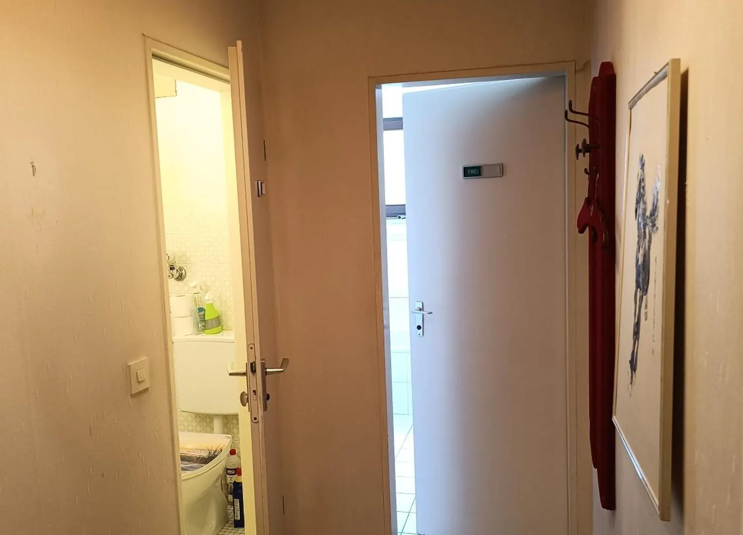 Zimmer Mit Sonnenaufgang, Kuehlschrank, Ventilator Und Ruhiger Innenhof Obergeschoss Bei Koberstein Privatunterkunft